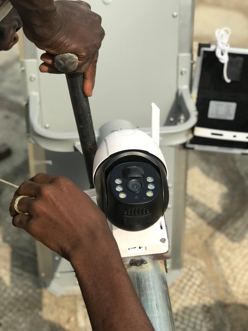 OUTDOOR SECURITY LIGHT AND CAMERA