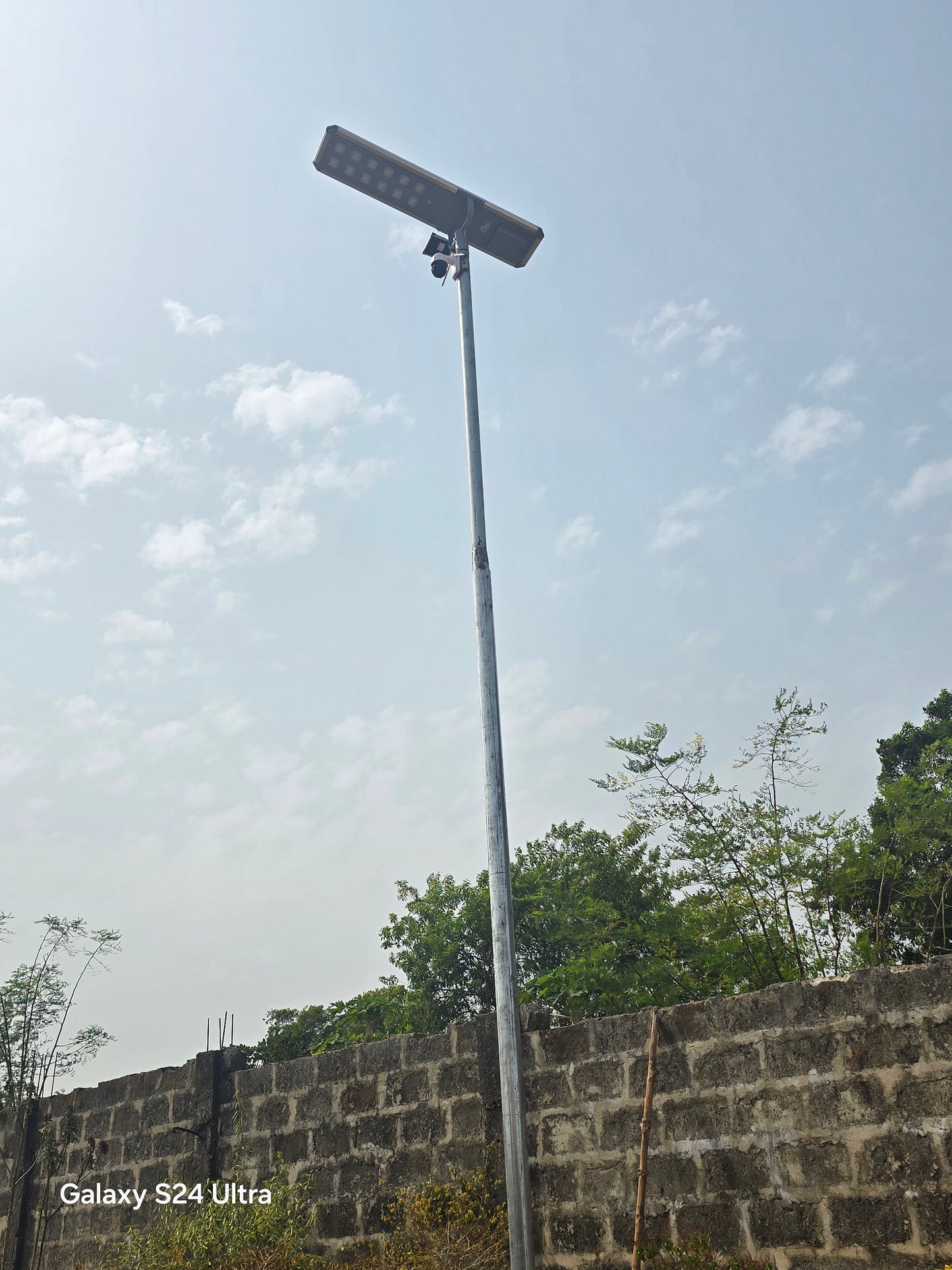 OUTDOOR SECURITY LIGHT AND CAMERA