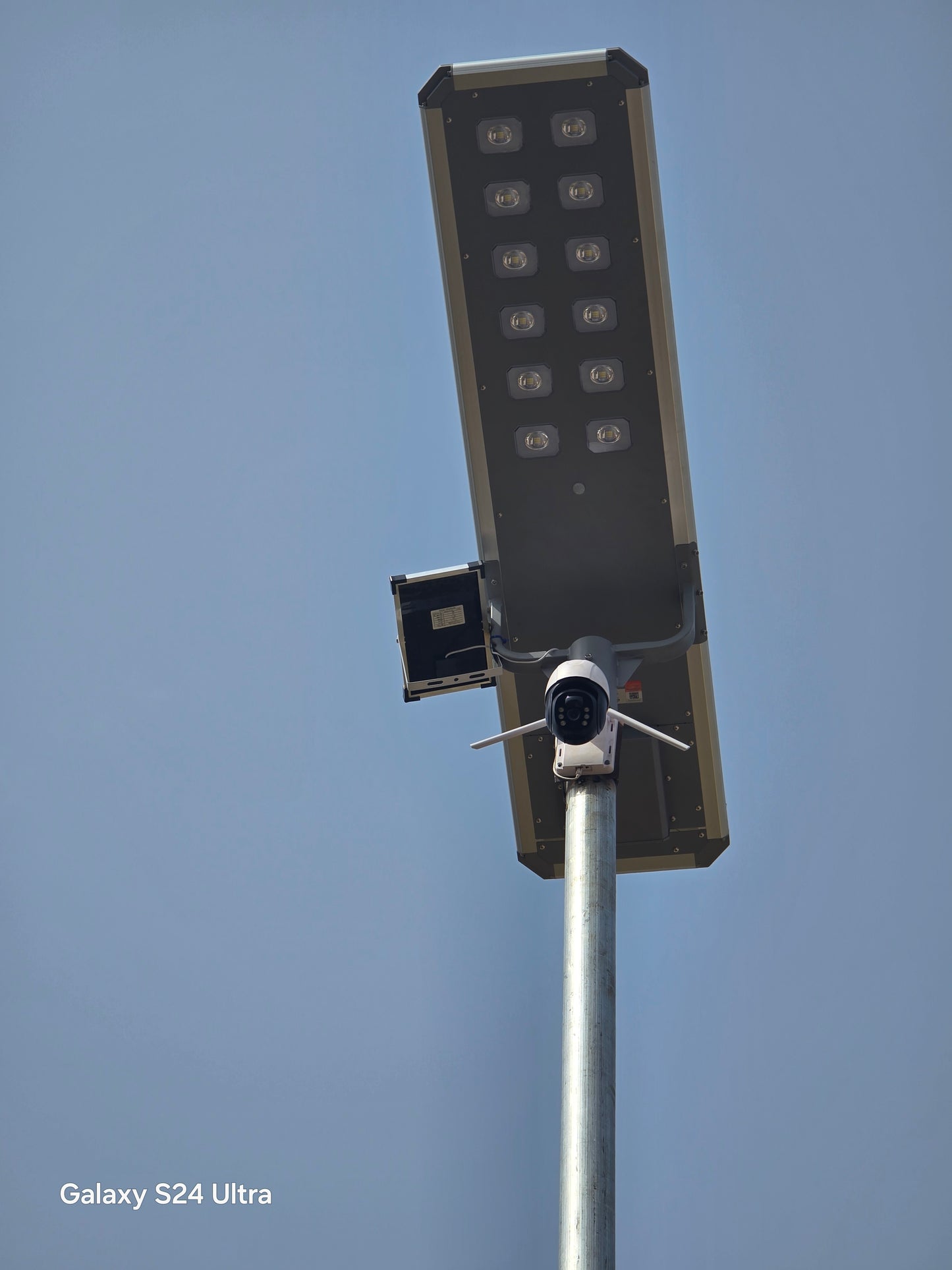 OUTDOOR SECURITY LIGHT AND CAMERA